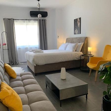 Afrodite Central Apartment By Vpn Aten Exteriör bild